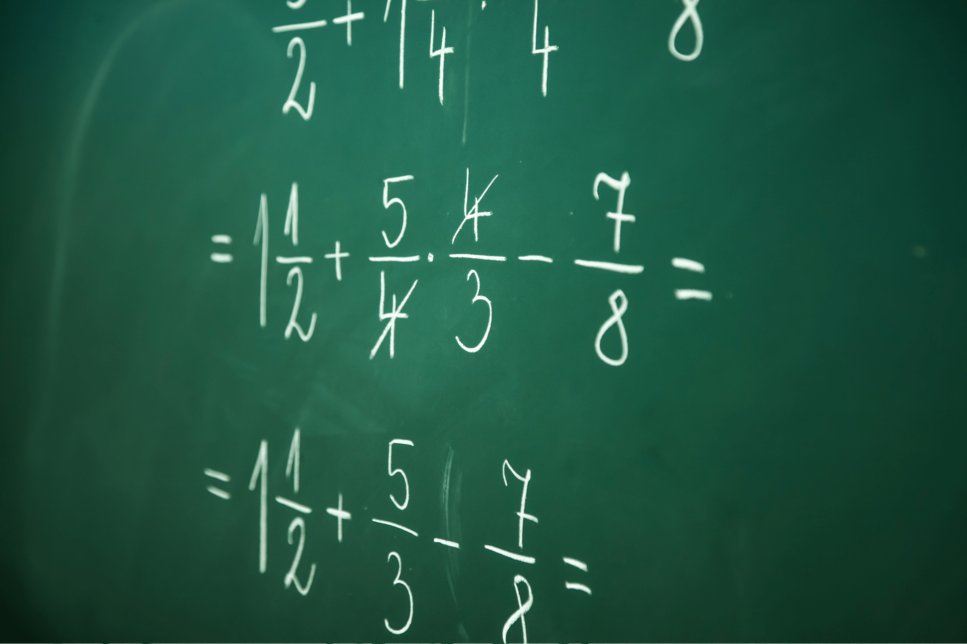 Ułamki Zwykłe na tablicy zielonej